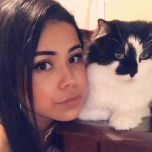 Meet your Posher, Yolanda